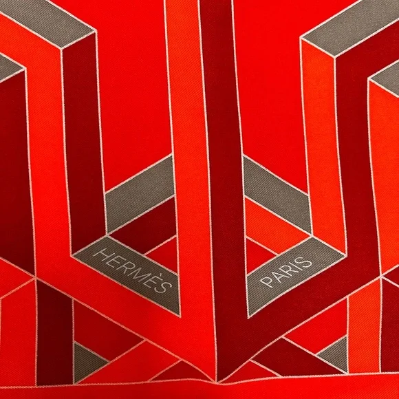 auth HERMES 90 Square Scarf made in France 100% silk - Picture 7 of 7